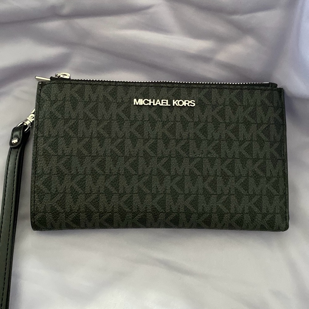 MK wallet / wristlet